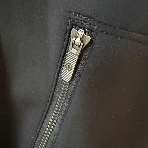 Lululemon Black zip up Jacket size Large - Picture 5 of 7